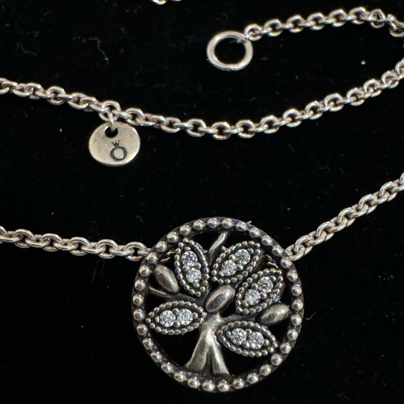 SOLD - Pandora Sparkling Family Tree Necklace - Sterling Silver - Picture 5 of 8